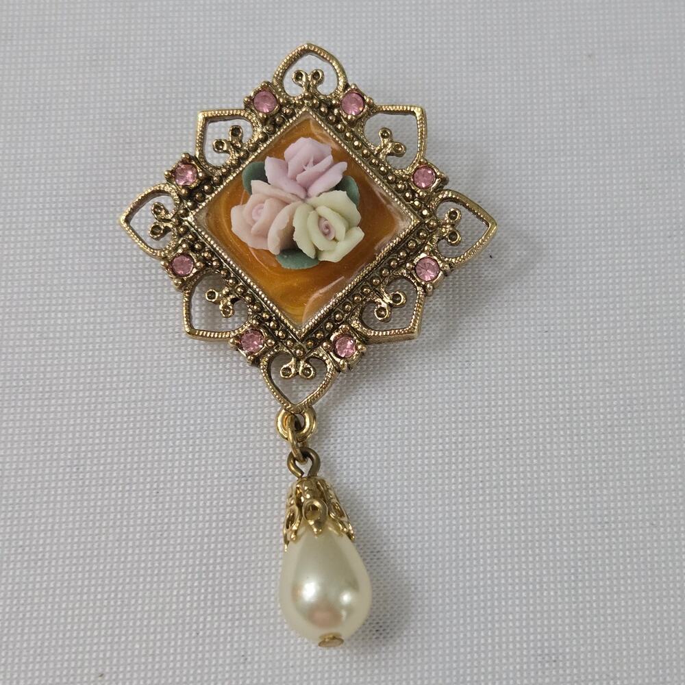 VTG 1928 Jewelry Co Gold Tone Frame Pin Porcelain Roses Pink Gems Teardrop Pearl